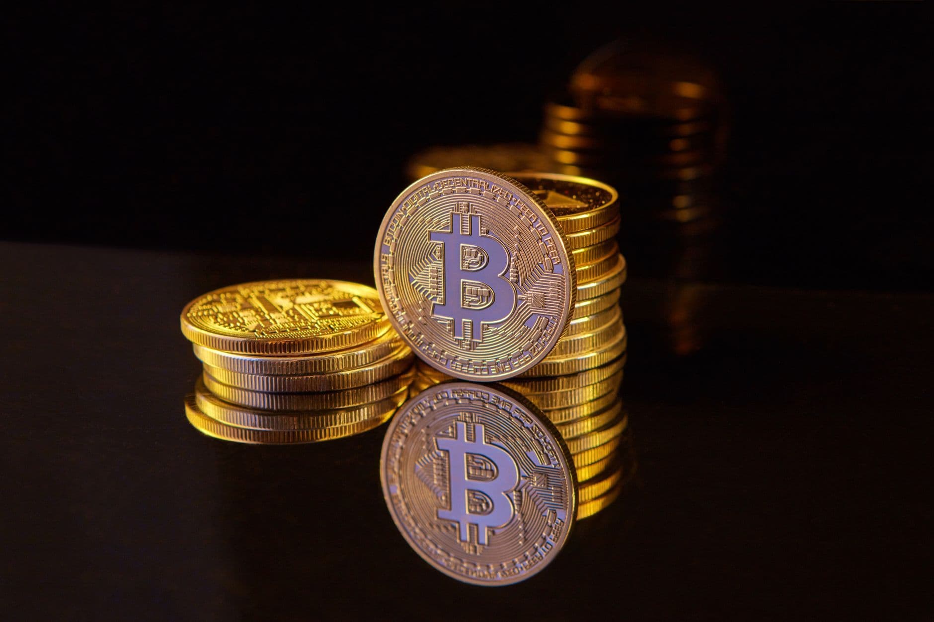 Bitcoin Falls Below $73K as BlackRock's BTC ETF Posts Major Outflows