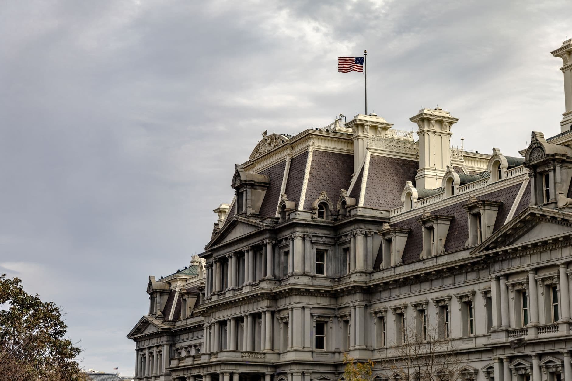 US Debt at $39.5T Sets August 3 Liquidity Test for Bitcoin