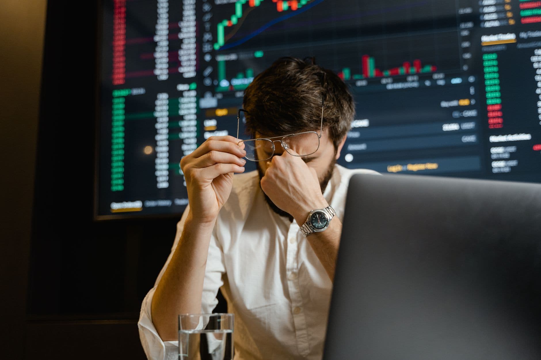 Crypto Liquidations Hit $942M as Long Wipeout Deepens Beyond $82K Cascade