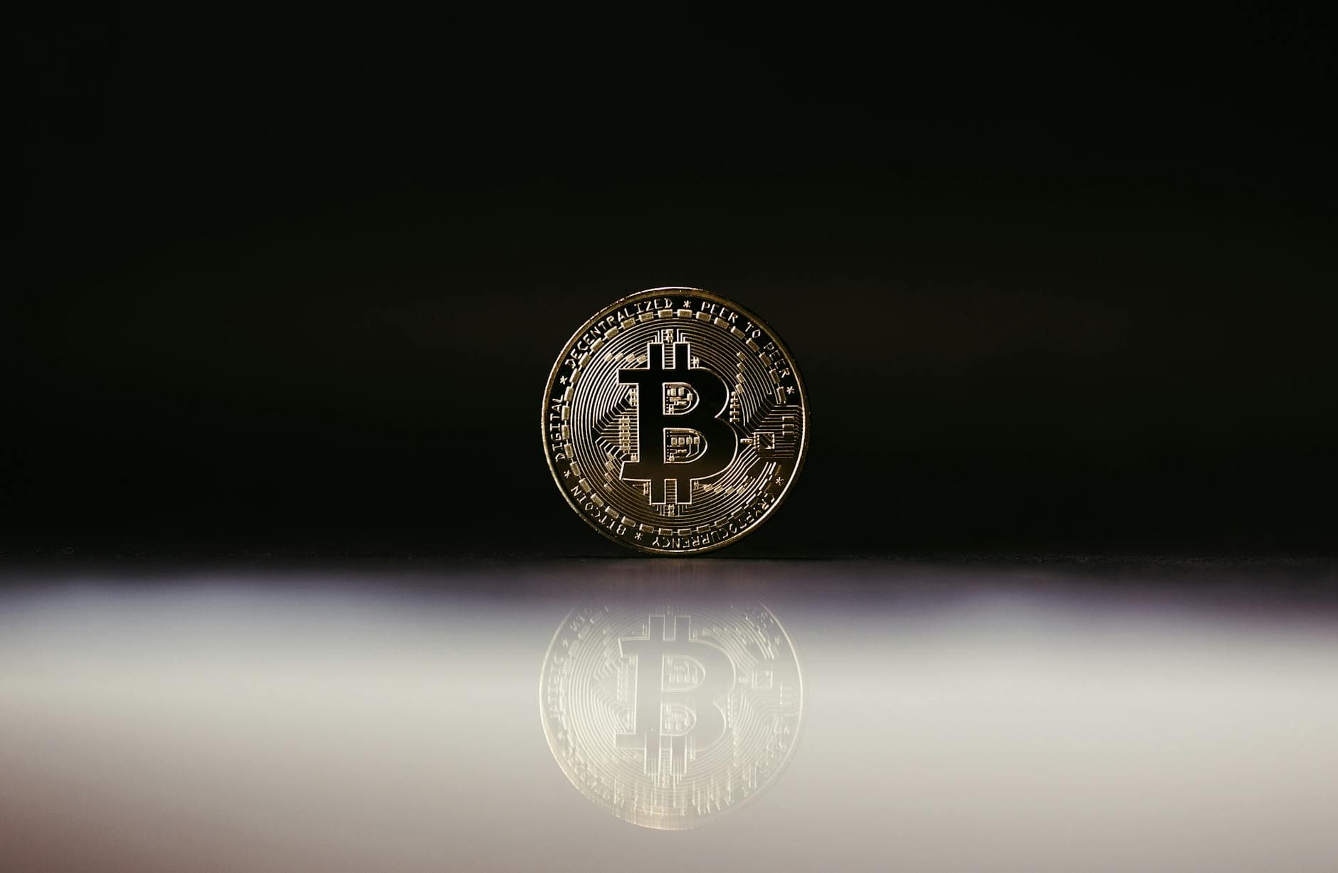 Trump's Iran Warning Sends Bitcoin Tumbling Below $77K