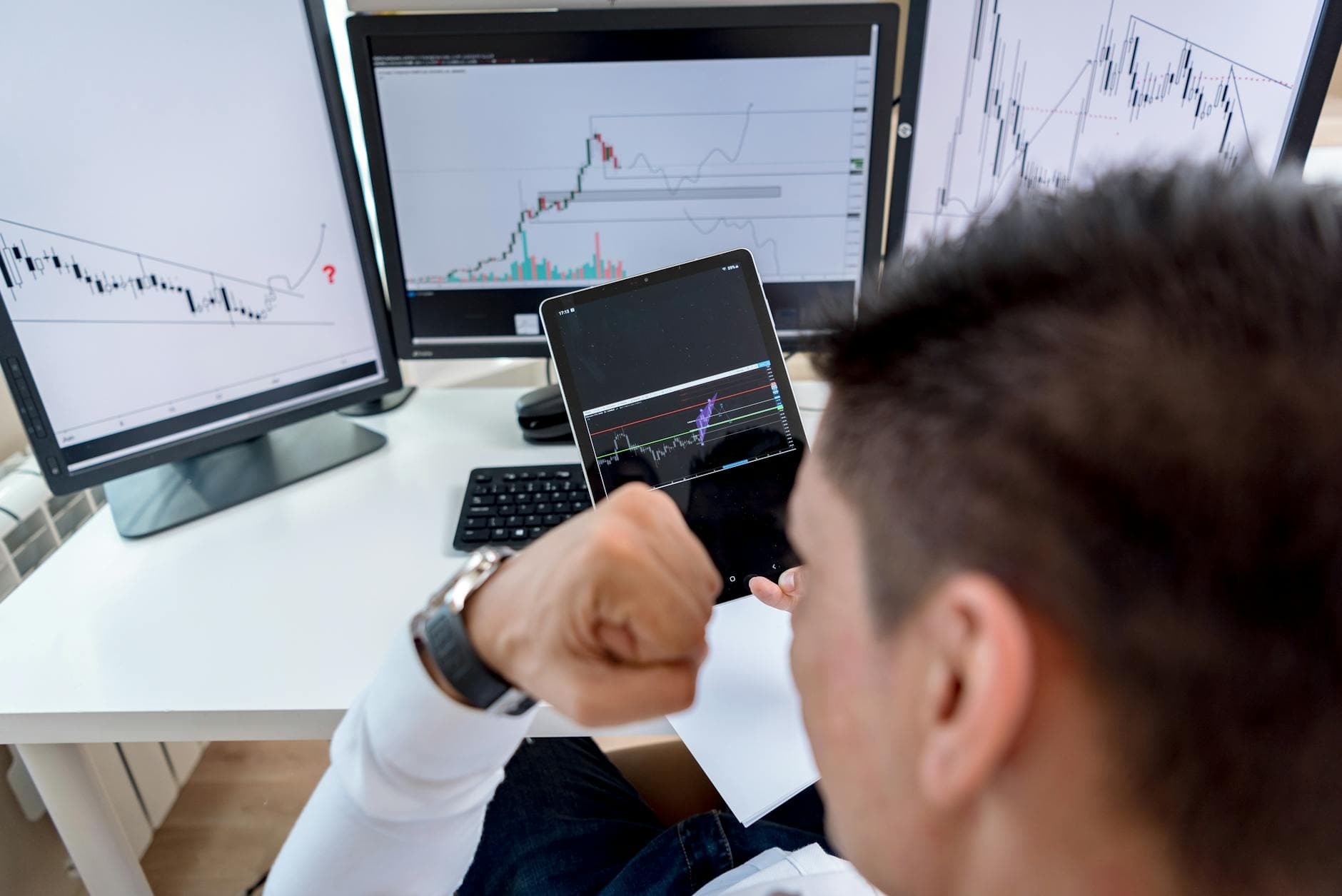XRP Holds Key Level as Binance Flow Data Signals Demand Weakness