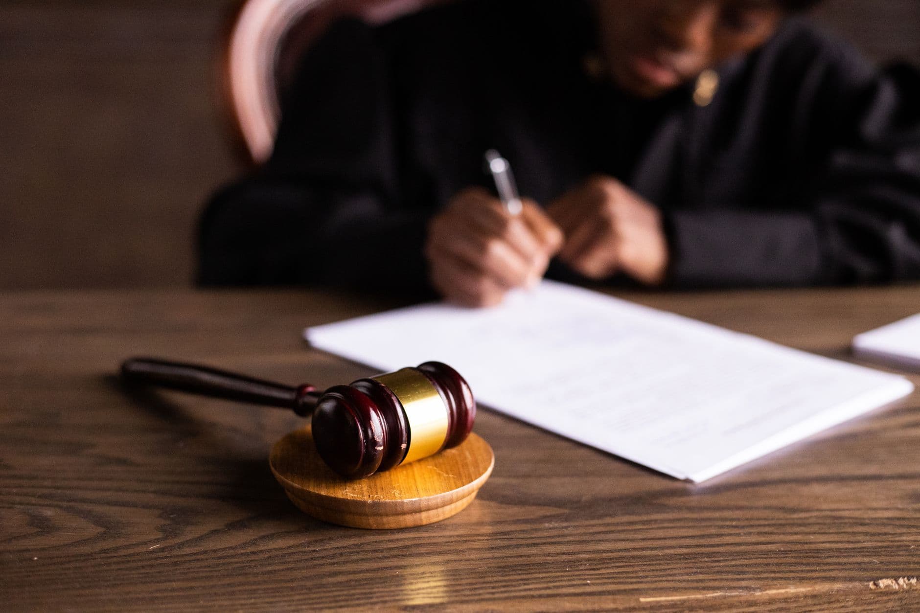 Dormant Bitcoin Address Moves Coins Amid $285B Ownership Lawsuit