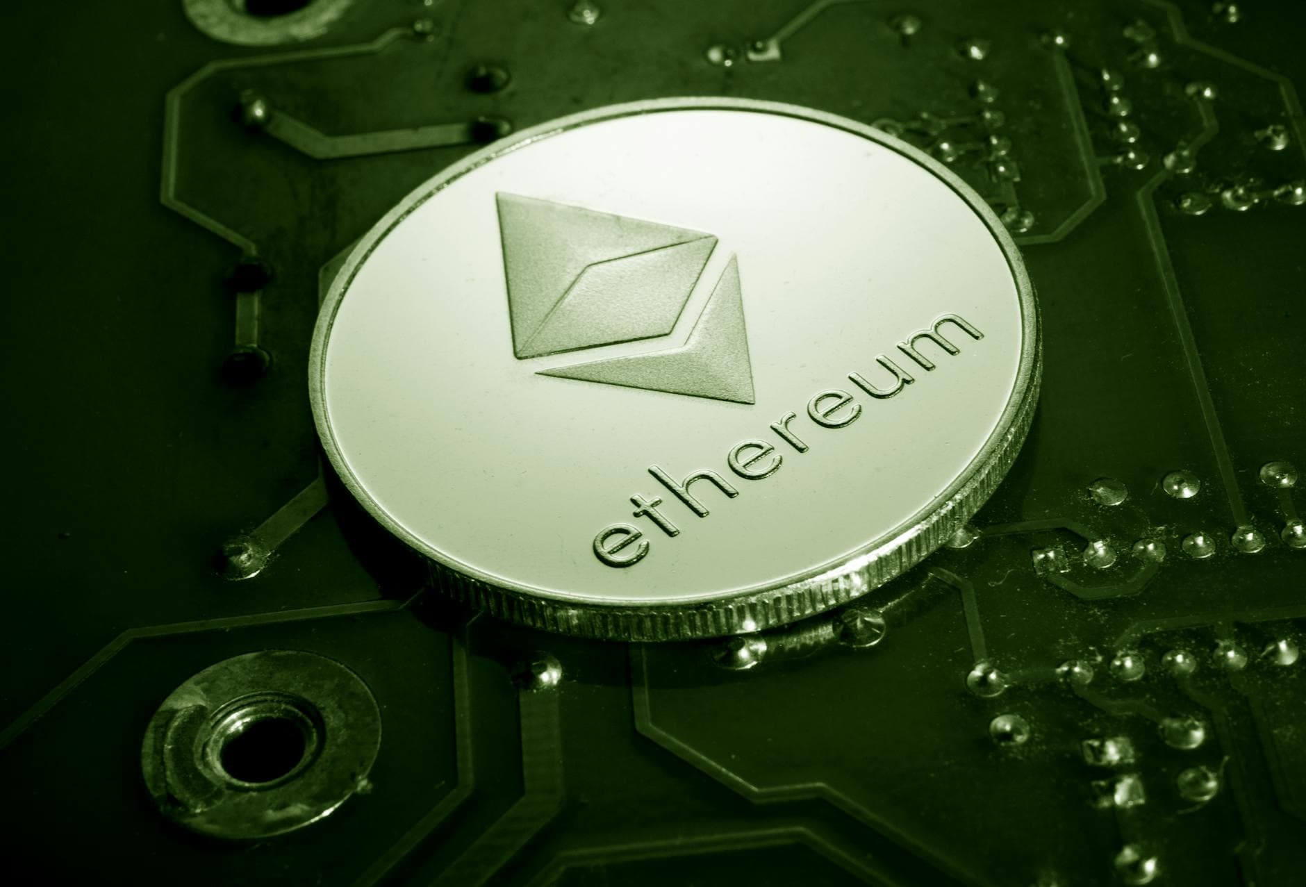 Ethereum Trade: $120 Investment Grows to $900,000 On-Chain