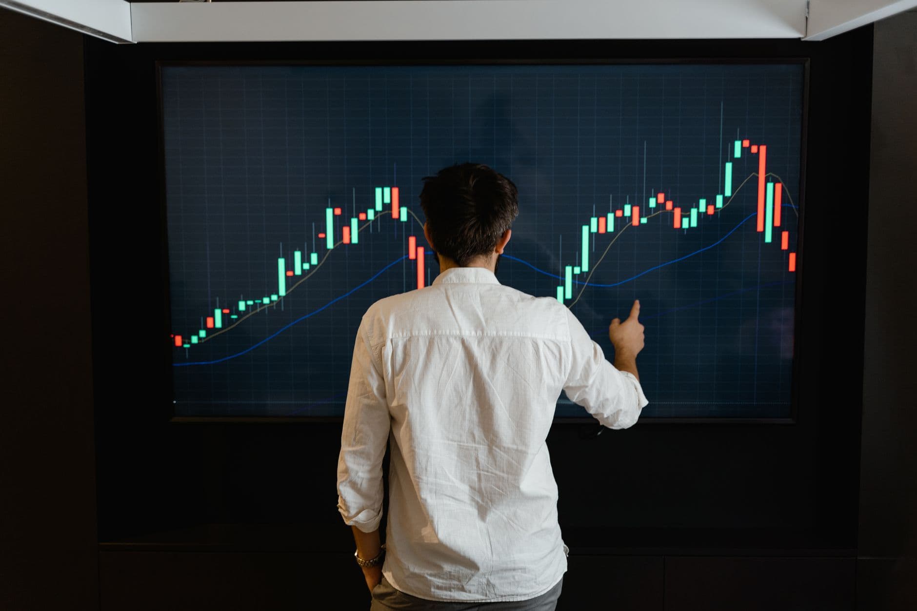 Crypto Stocks Plunge as Bitcoin Falls and Zcash Bug Emerges