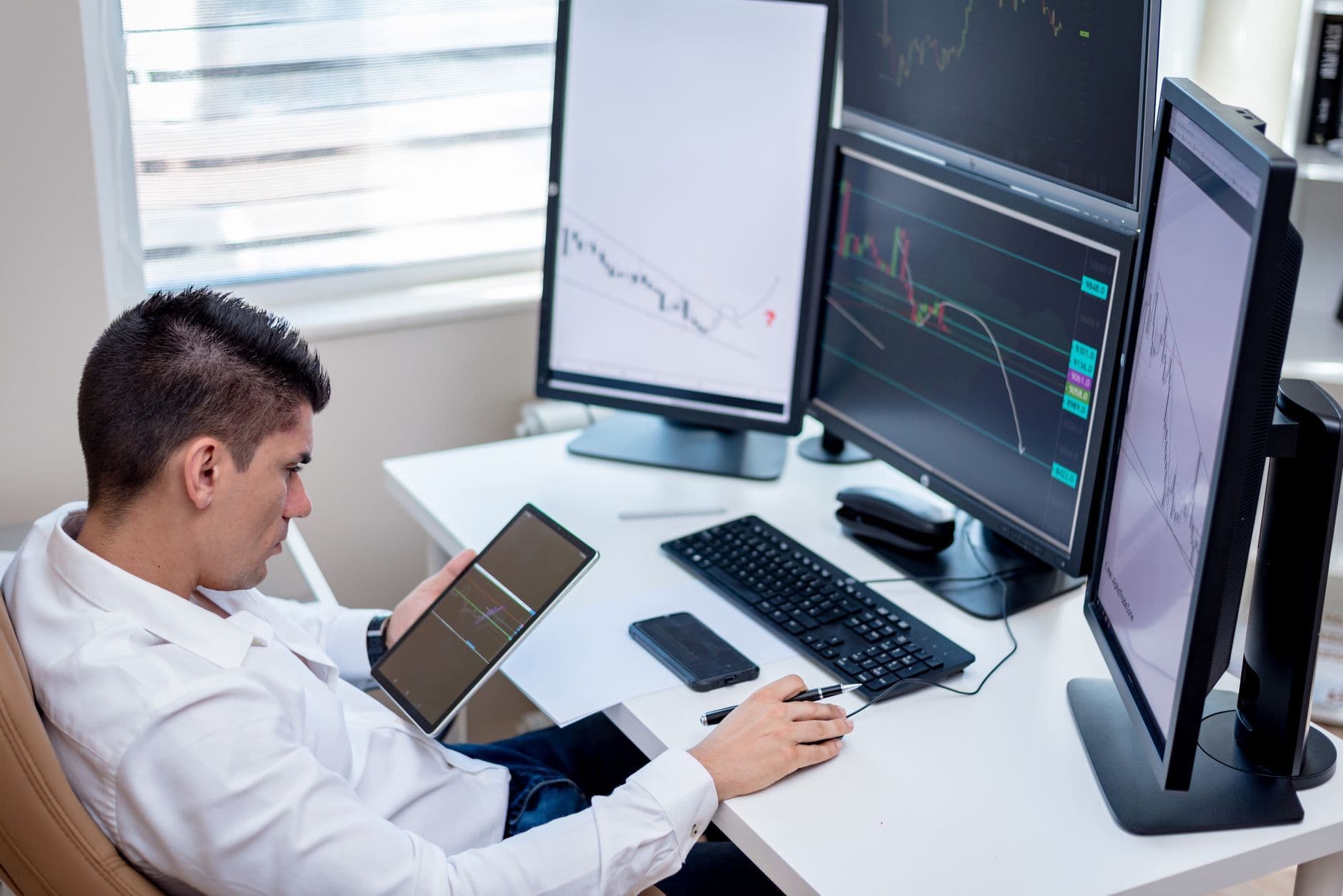 LEO Token, WhiteBIT Coin, Rain Near ATH: Weekend Breakout Watch