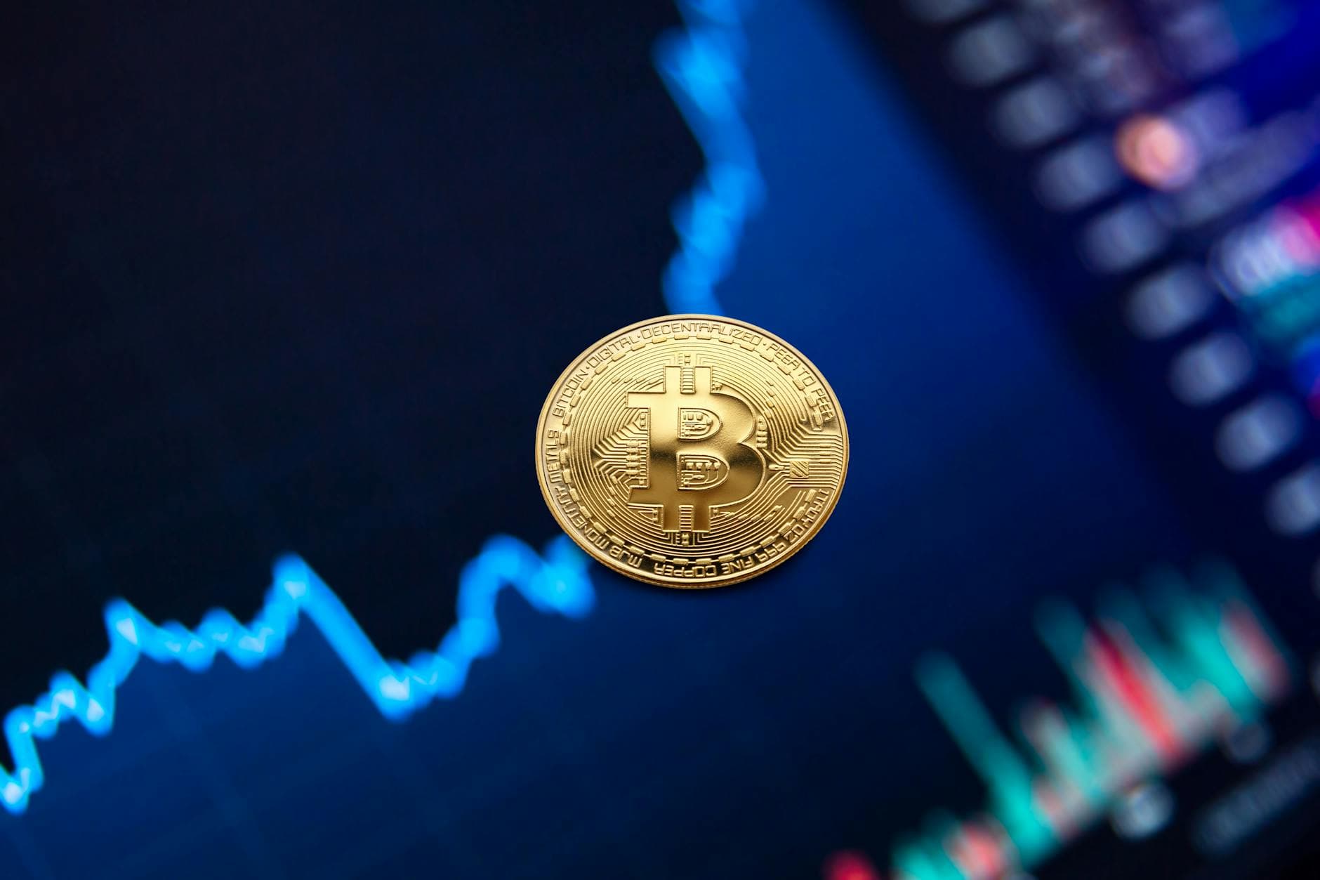Bitcoin ETFs Hit 3-Month Outflow Record Amid Solana Rally