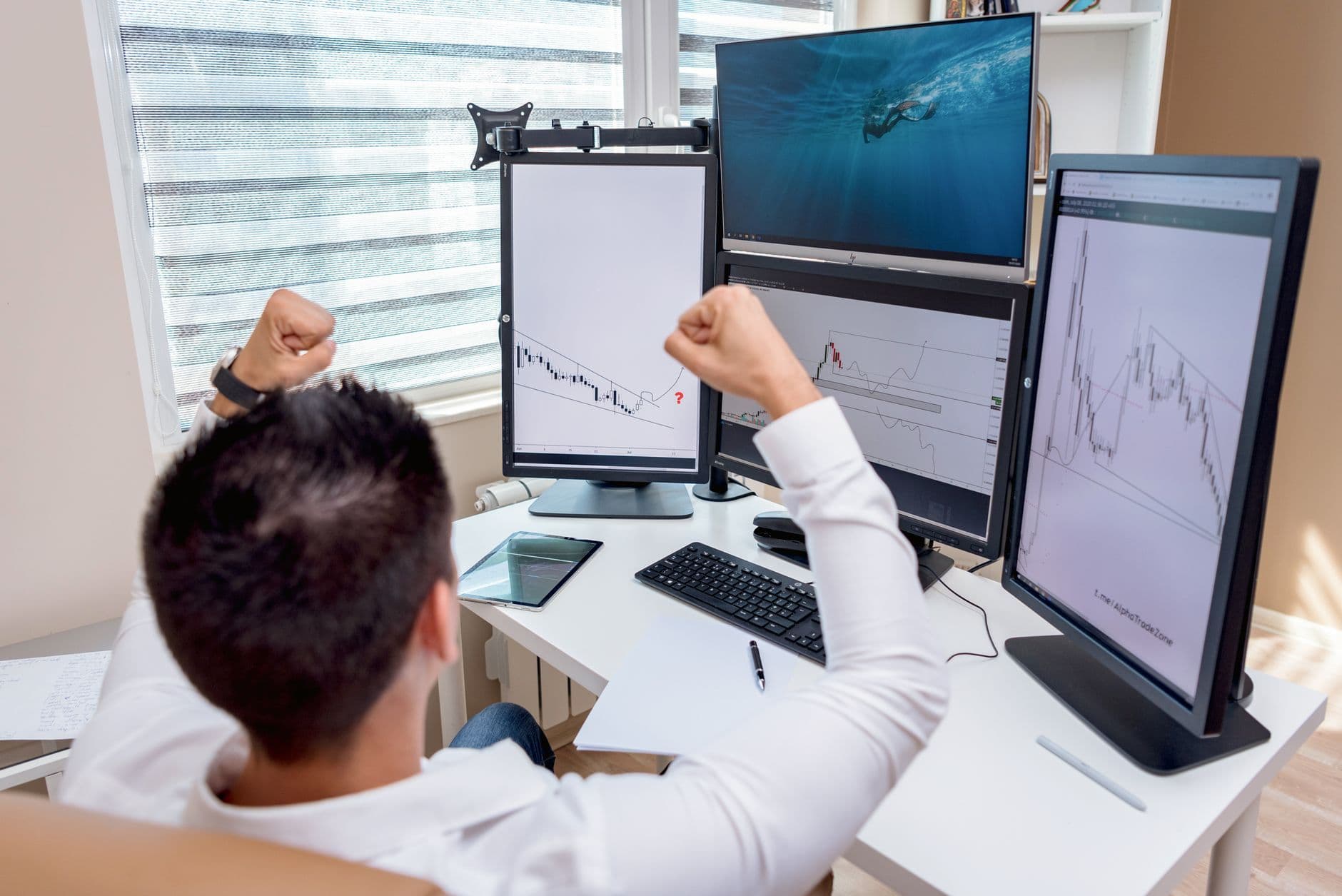 Bitcoin Long-Term Holders Add 316K BTC Amid Fed Decision Week