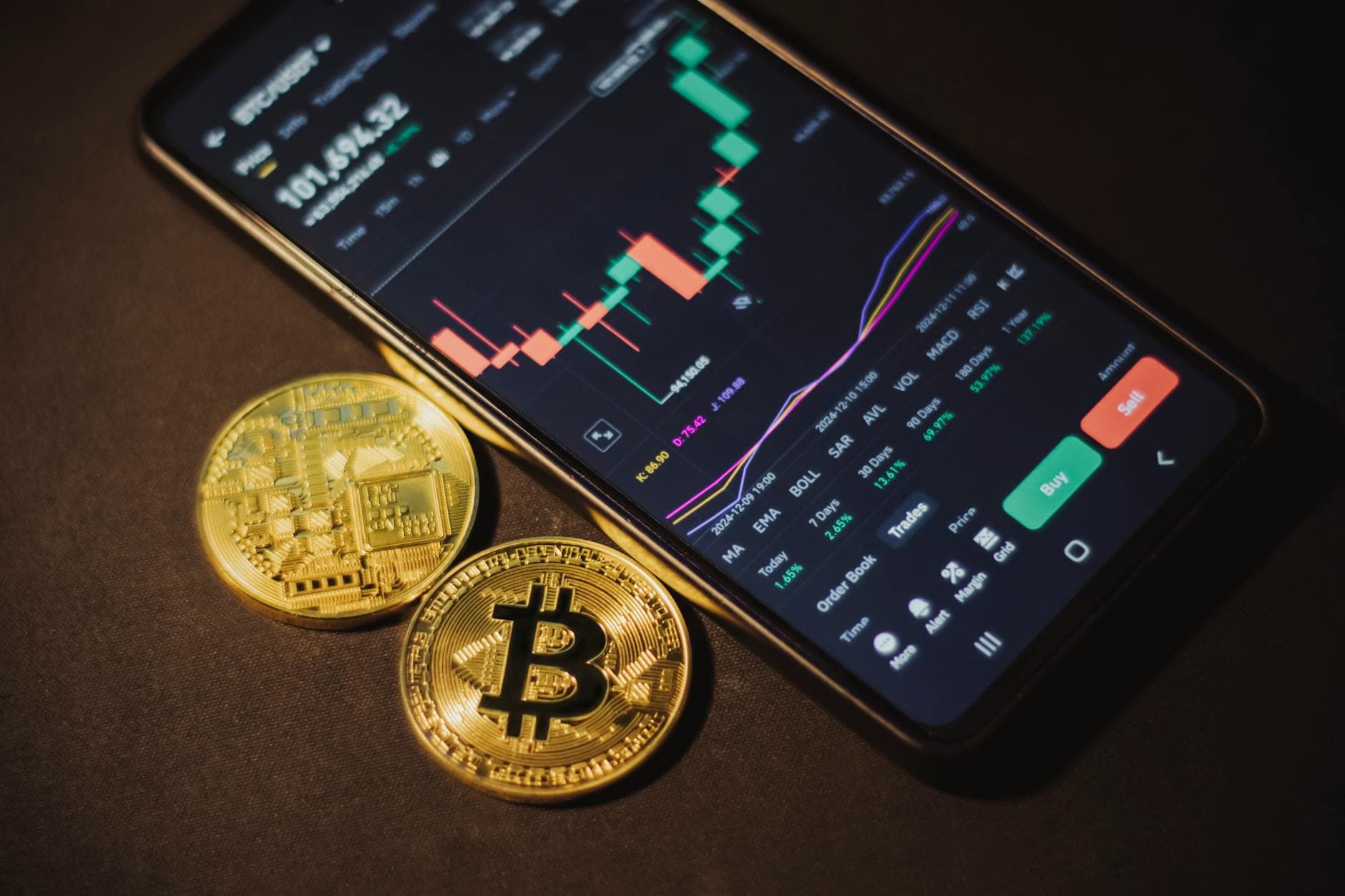 Bitcoin Drops Below $73K as Iran Strikes Trigger $1B Liquidations