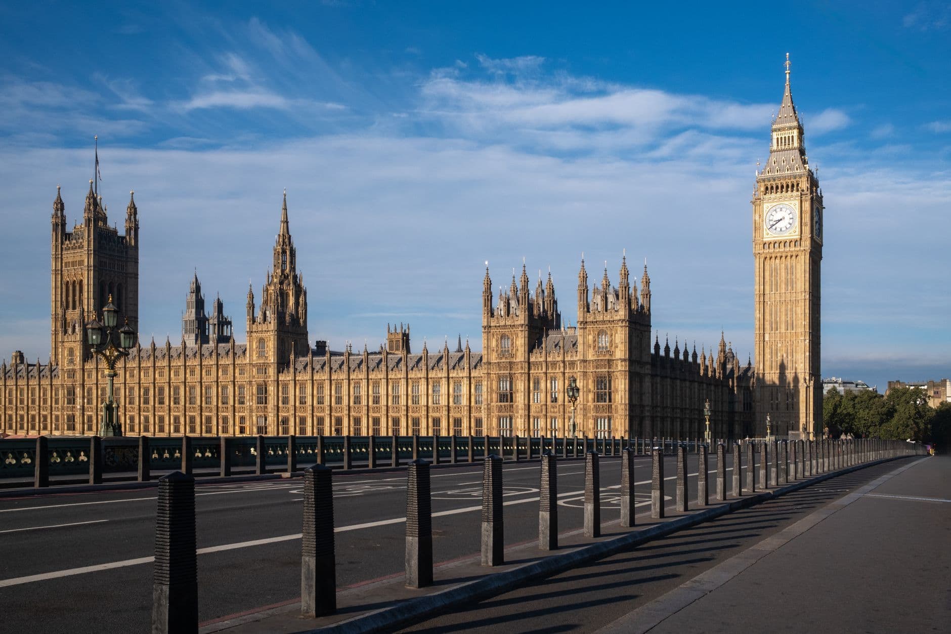 UK Parliament Probes Crypto Banking Access After IRGC Gap Ruling